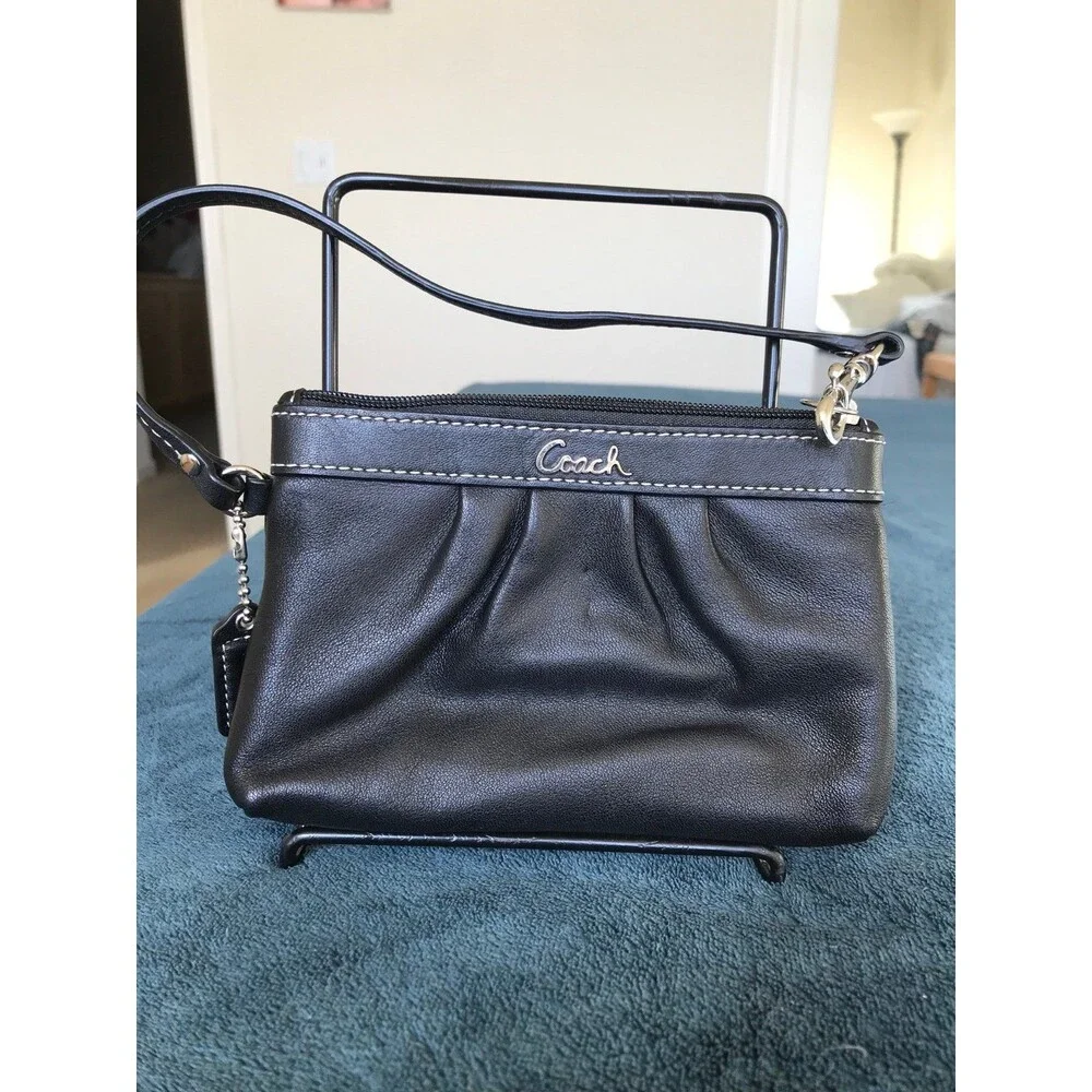 Vintage coach black leather capacity wristlet clutch
